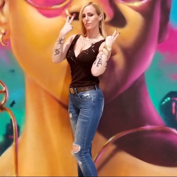 Meet your Posher, Lisa Michelle.💎 - Picture 13 of 15